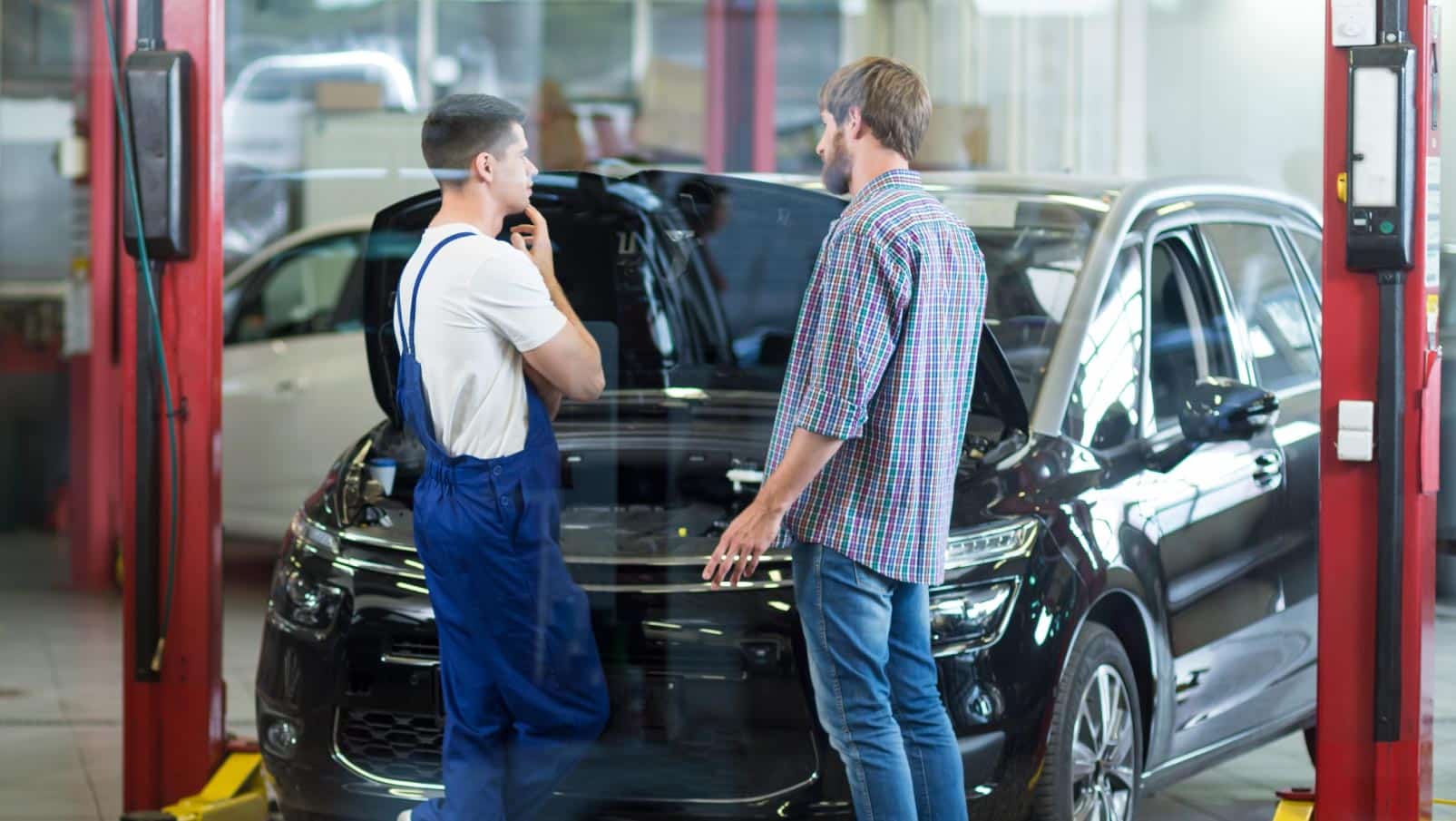 Werkstattbindung bei der Autoversicherung – Vor- und Nachteile